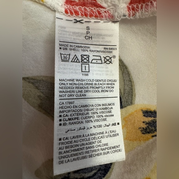 Old Navy White Floral Top with Red and Green Accents - Picture 5 of 5